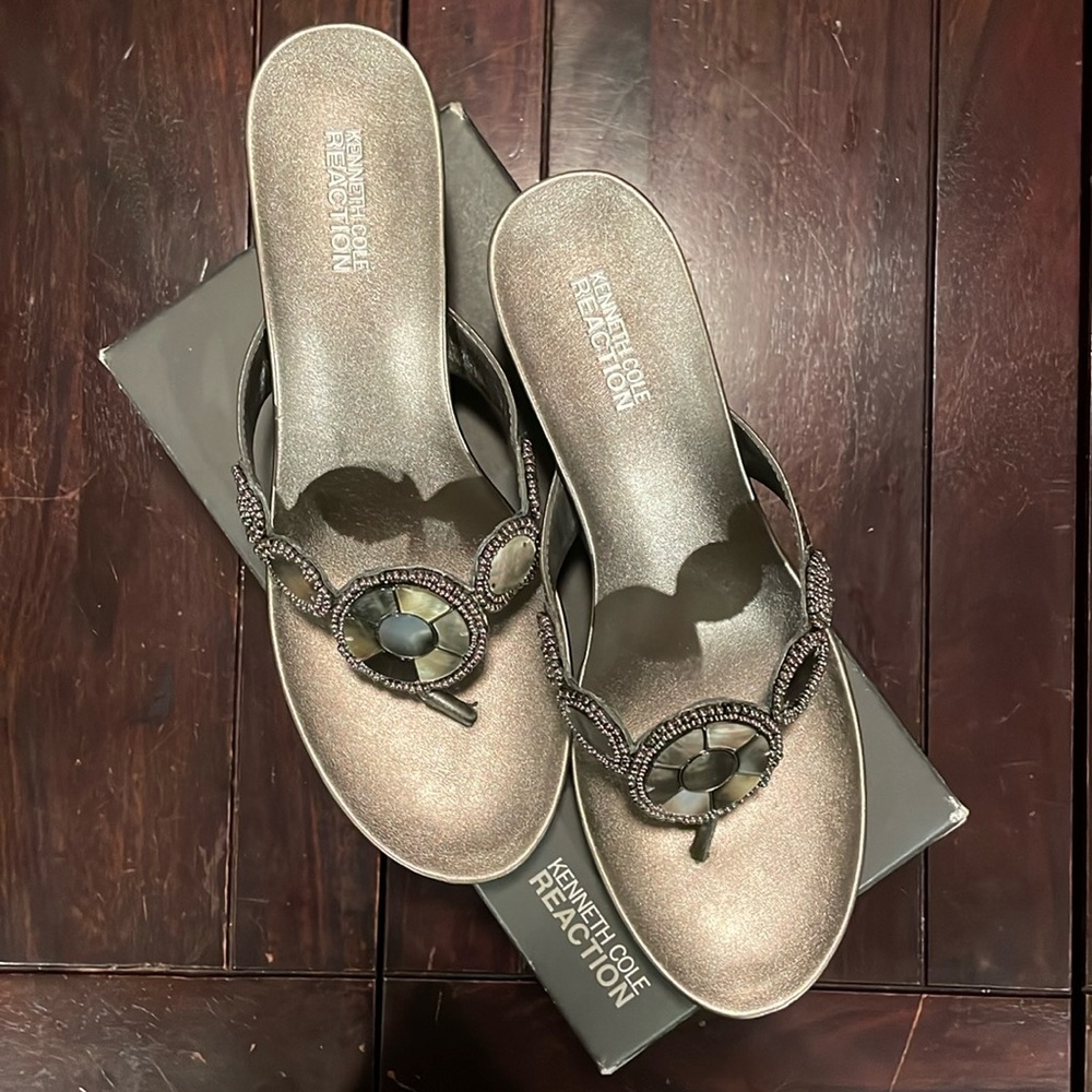 Women’s size 8.5 pewter sandals by Kenneth Cole